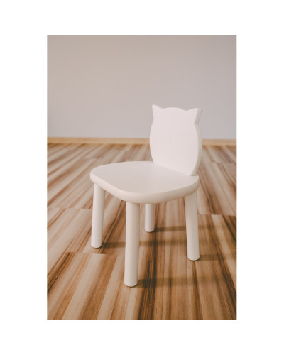 Białe Krzesełko Z Drewna Dla Dziecka Kotek